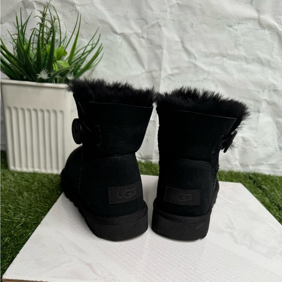 UGG Mini Bailey Button black size 6 new No box Authentic winter boots - Picture 3 of 12
